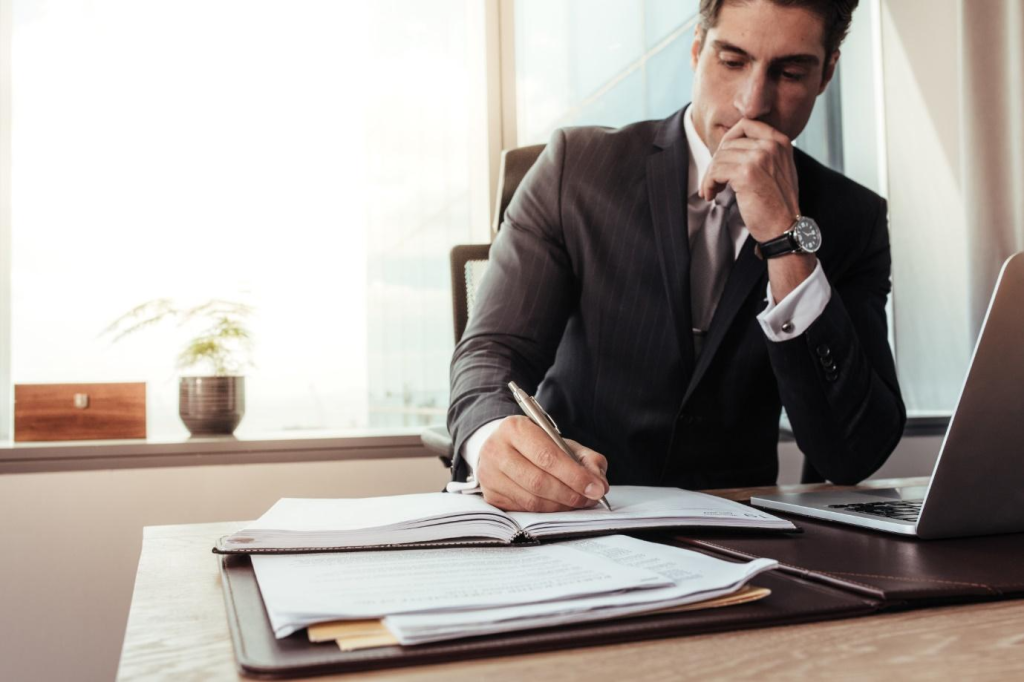 The Key Questions to Ask When Hiring a Business Attorney