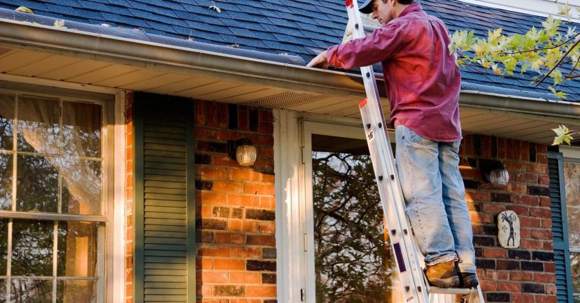 Can Clogged Gutters Cause Ceiling Leaks?